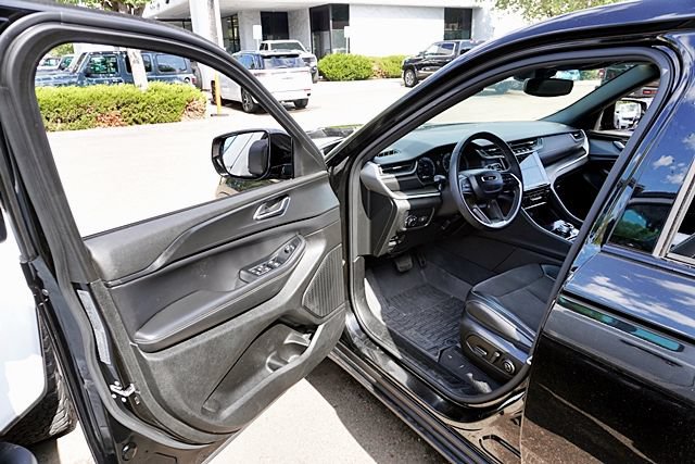 Used 2023 Jeep Grand Cherokee L Altitude AWD/4WD image 38