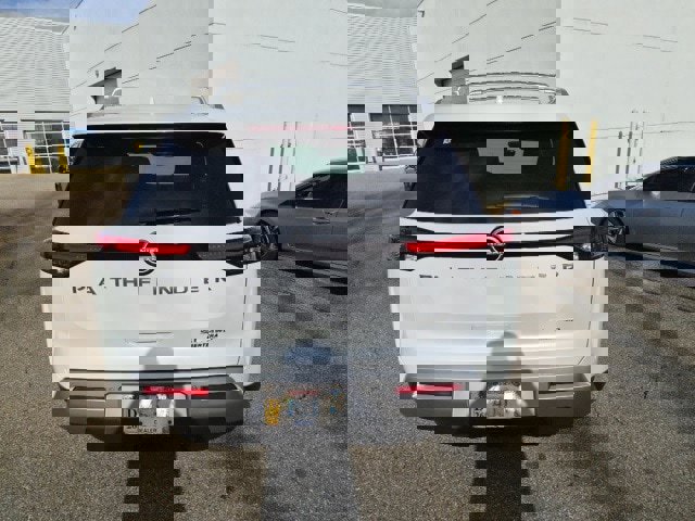 New 2025 Nissan Pathfinder SL image 8