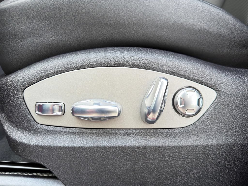New 2026 Porsche Macan AWD/4WD image 7