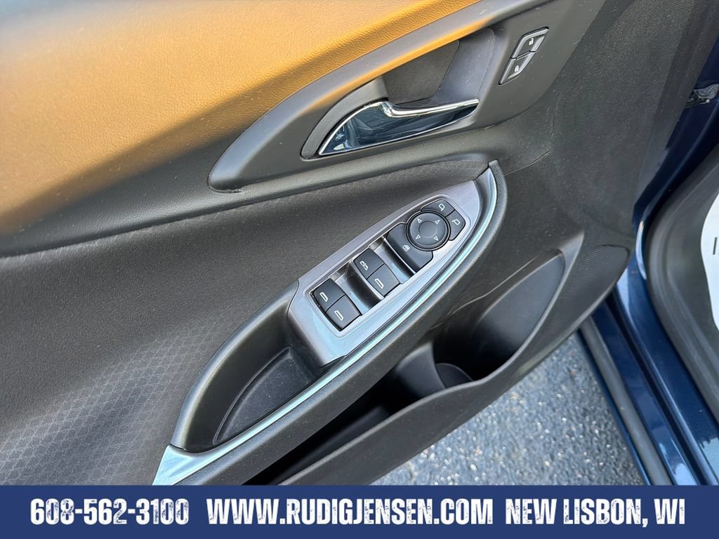 Used 2021 Chevrolet Malibu LT FWD image 11