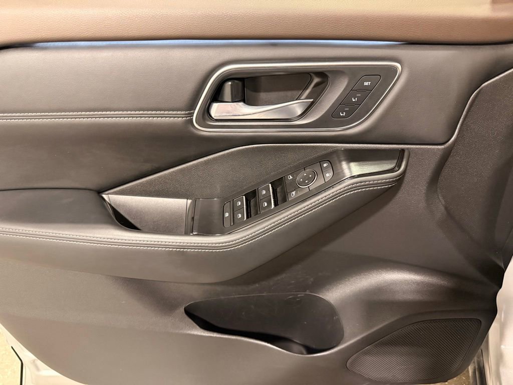 Used 2021 Nissan Rogue Platinum FWD image 13