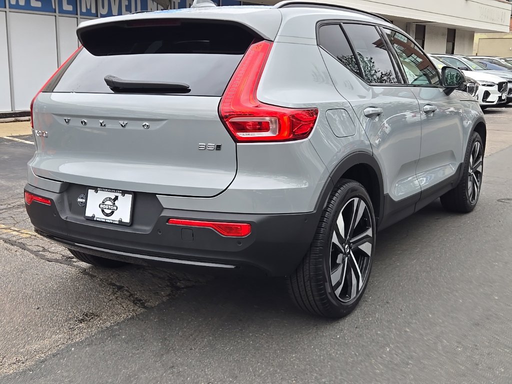 Certified 2025 Volvo XC40 B5 Ultra AWD/4WD image 9