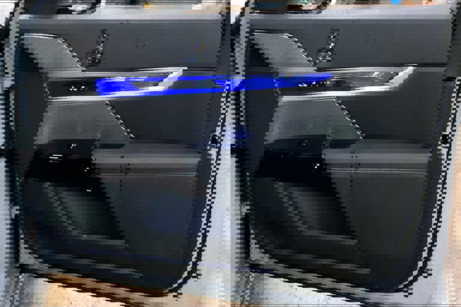 Used 2025 BMW 760i xDrive image 26