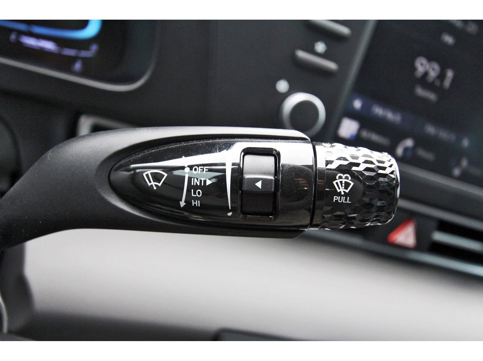 Used 2025 Hyundai Elantra SE FWD image 22