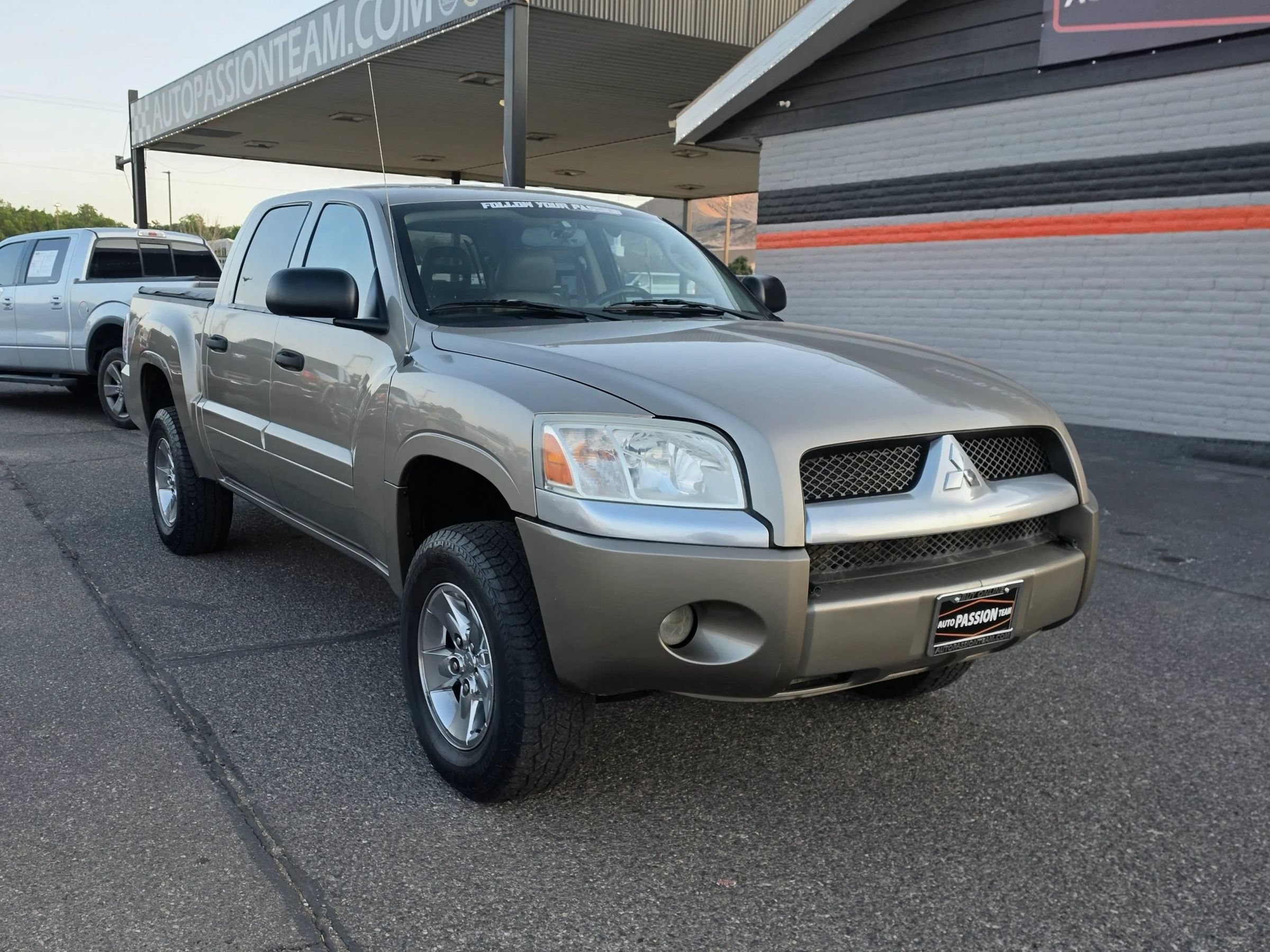 Used 2006 Mitsubishi Raider XLS AWD/4WD image 7