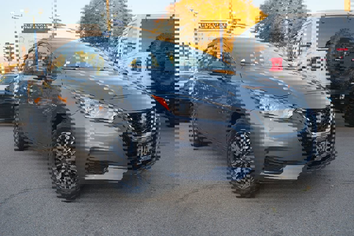 Used 2021 Nissan Versa SV image 3