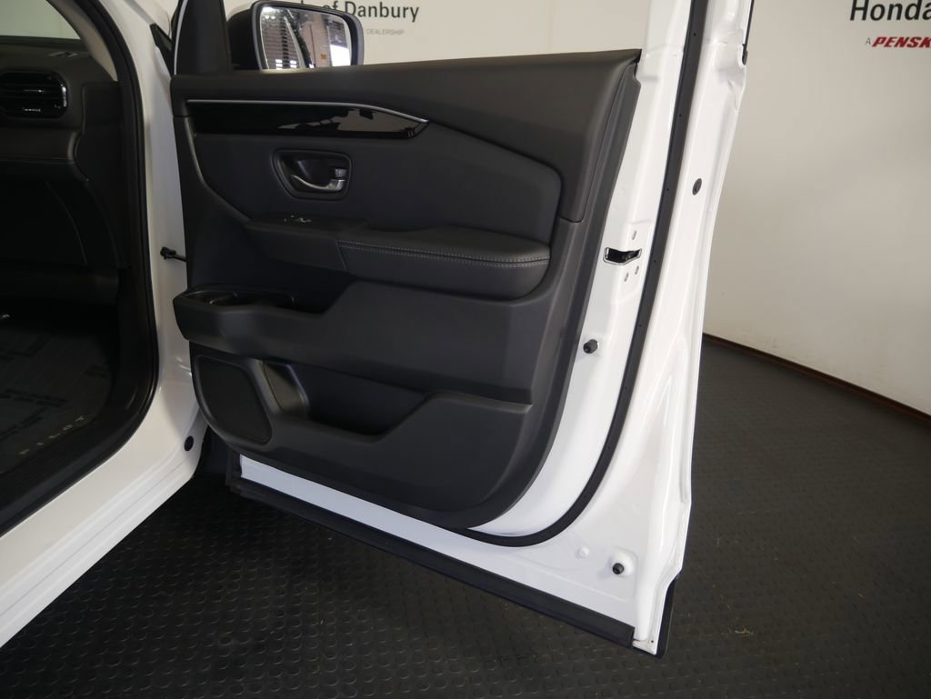 Certified 2024 Honda Pilot Touring image 5