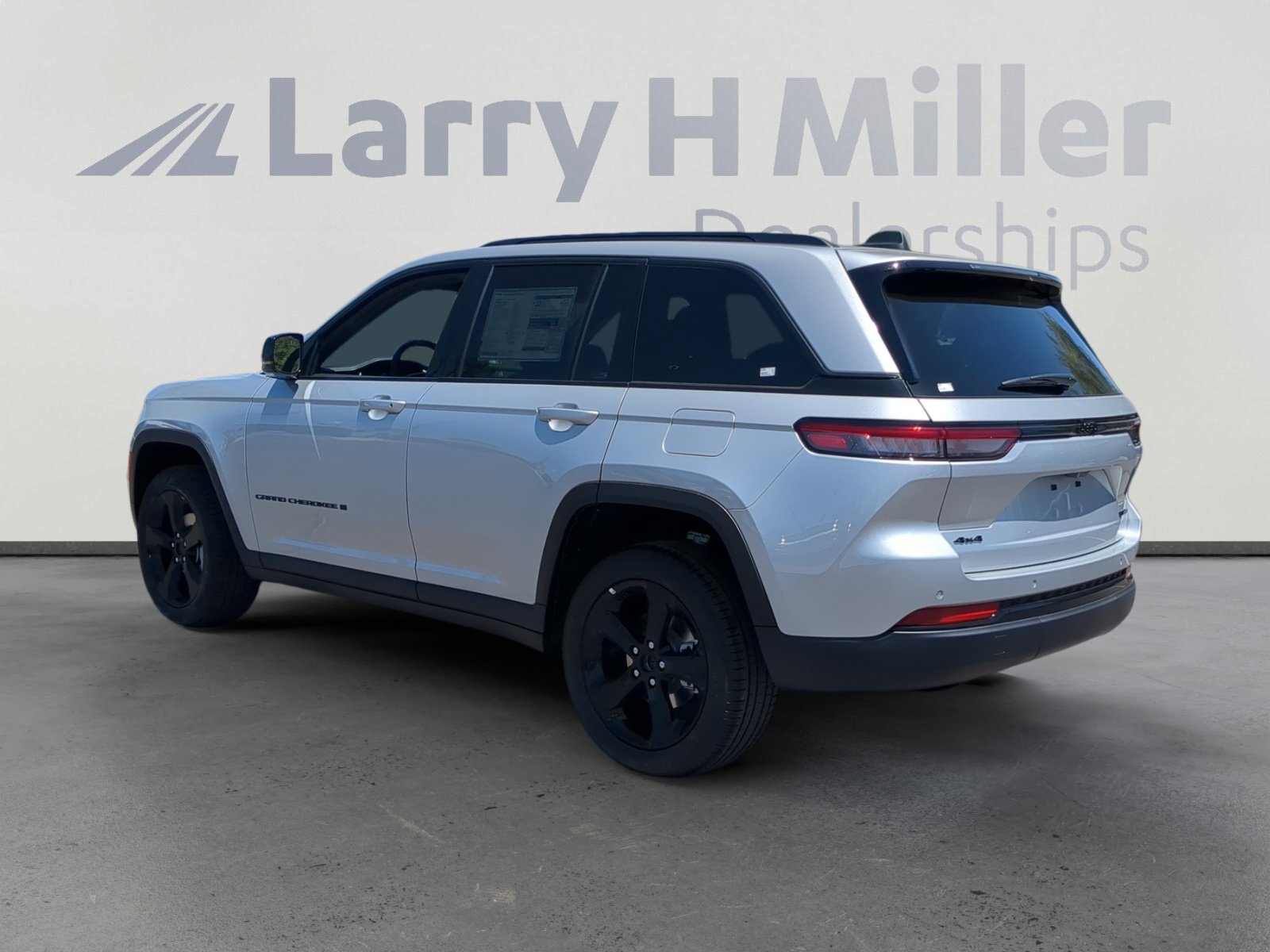 New 2025 Jeep Grand Cherokee Limited w/ Black Appearance Package image 3