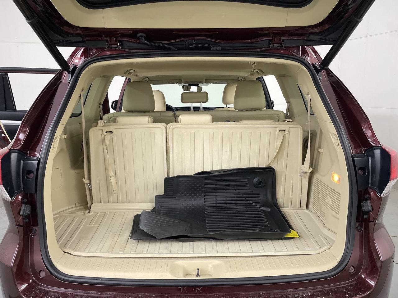 Used 2017 Toyota Highlander XLE AWD/4WD image 24