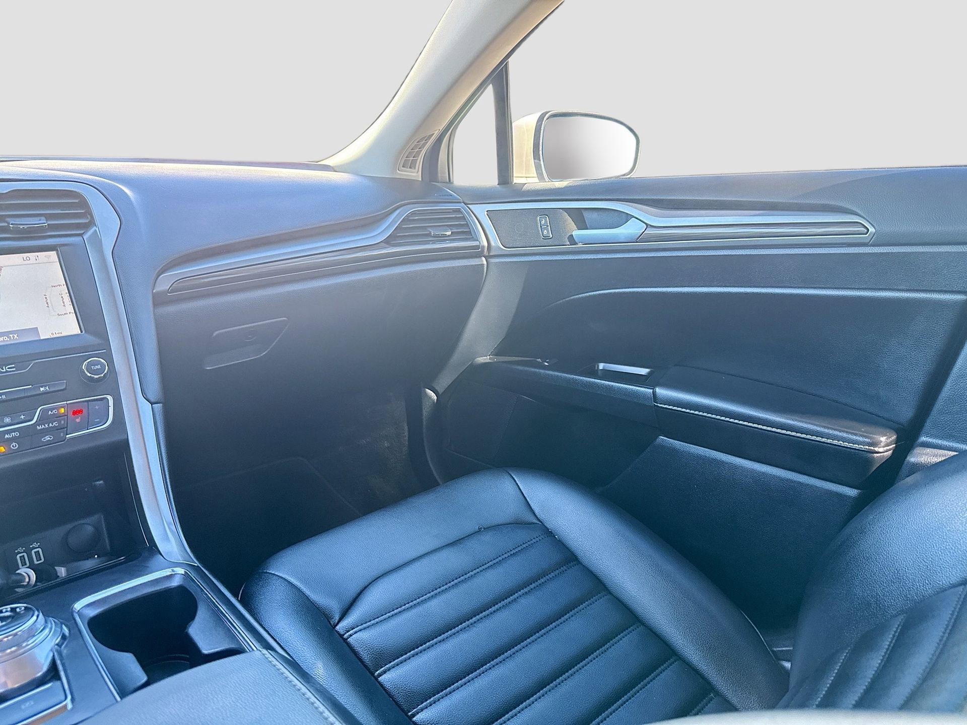 Used 2020 Ford Fusion SEL image 26