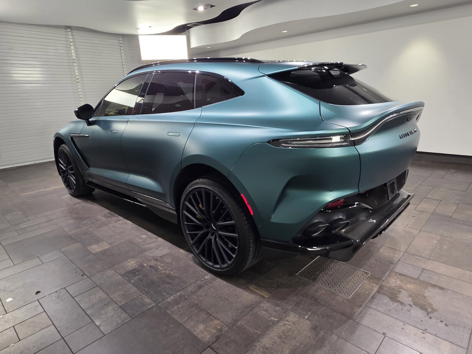 Used 2024 Aston Martin DBX 707 image 2