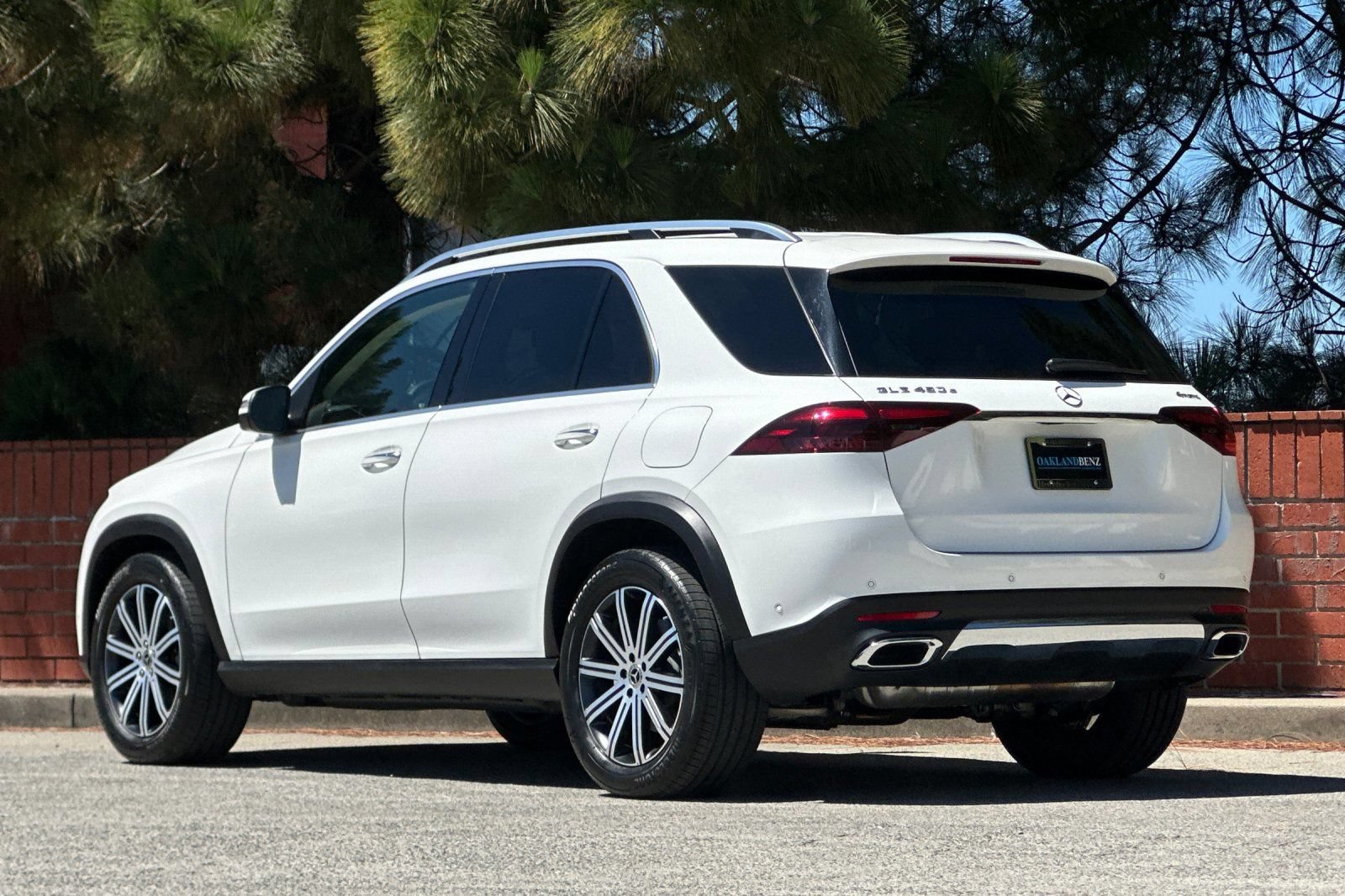 Certified 2025 Mercedes-Benz GLE 450e 4MATIC w/ Winter Package image 7