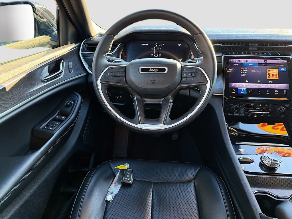 Used 2024 Jeep Grand Cherokee L Limited w/ Luxury Tech Group II image 17