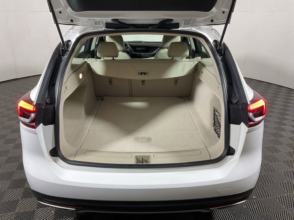 Used 2018 Buick Regal Preferred w/ Sights and Sounds Package image 15