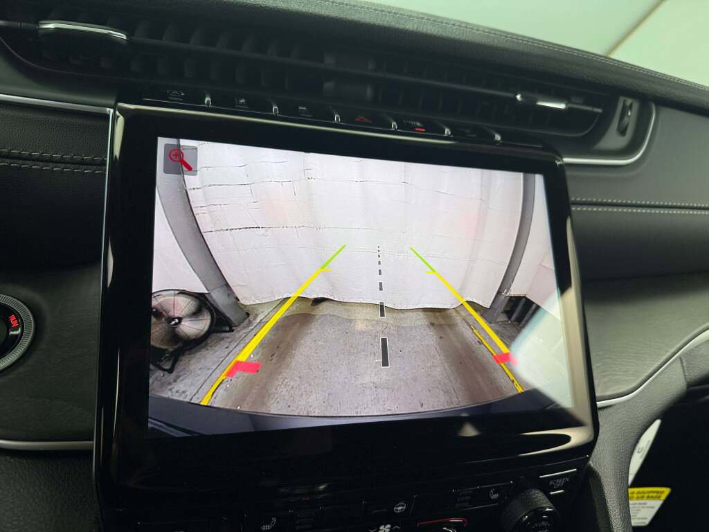 New 2025 Jeep Grand Cherokee Limited w/ Black Appearance Package image 32