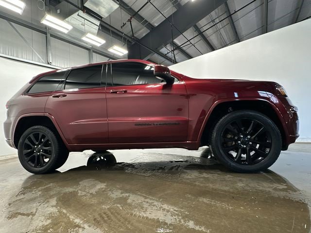 Used 2018 Jeep Grand Cherokee Altitude image 3
