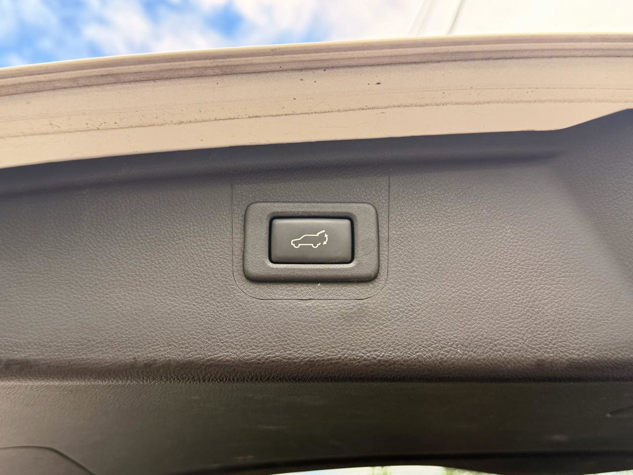 Used 2018 Subaru Outback 2.5i Limited AWD/4WD image 23