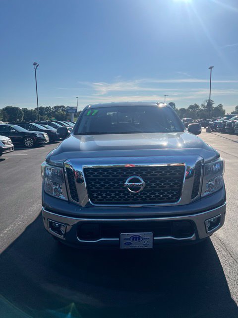 Used 2017 Nissan Titan SV AWD/4WD image 2