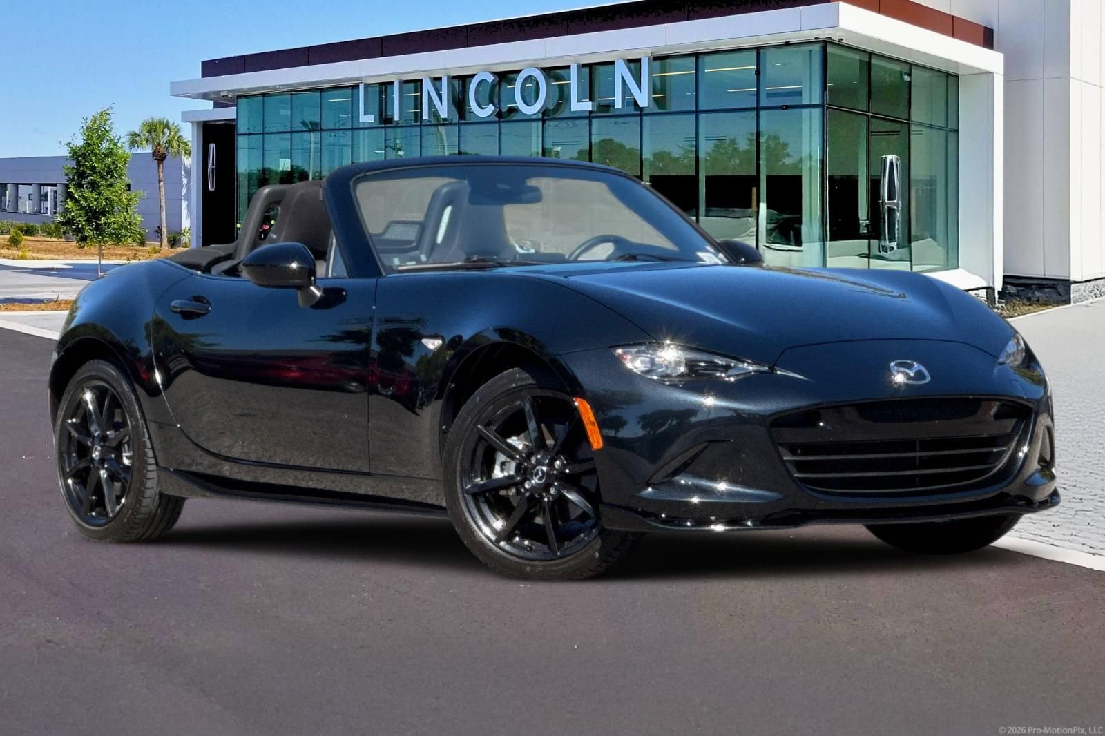Used 2021 MAZDA MX-5 Miata Club w/ Appearance Package RWD image 2