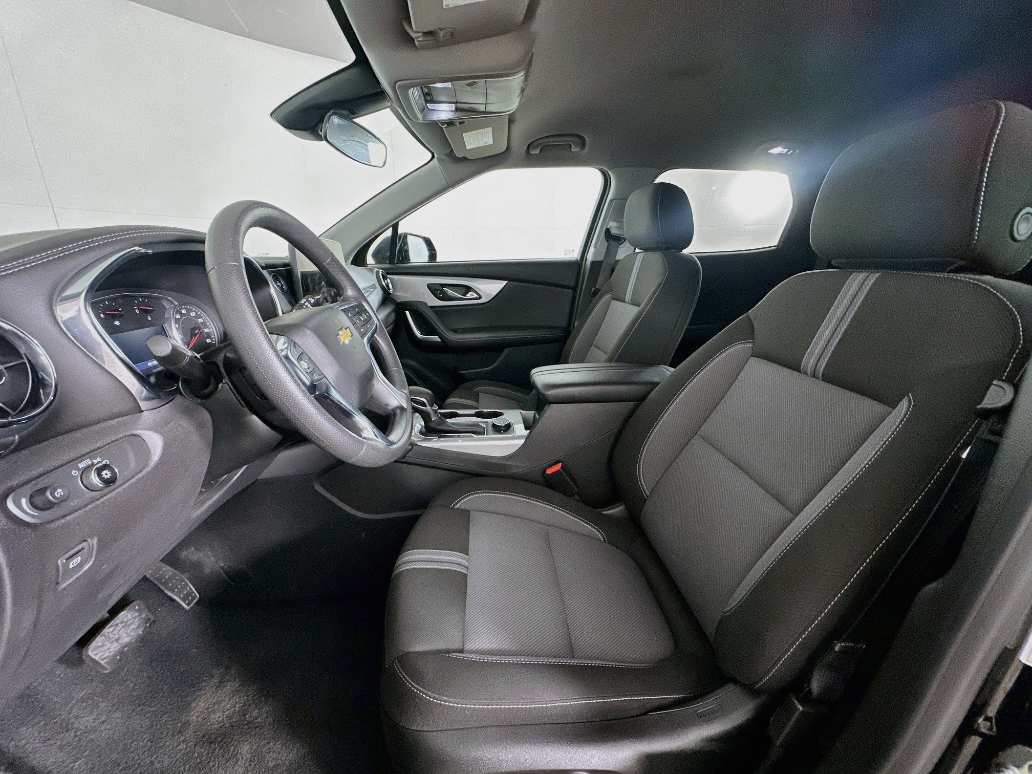 Used 2025 Chevrolet Blazer LT FWD image 13