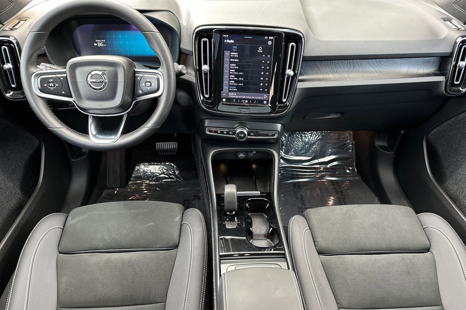 Certified 2023 Volvo XC40 Recharge Ultimate w/ Protection Package Premier image 15