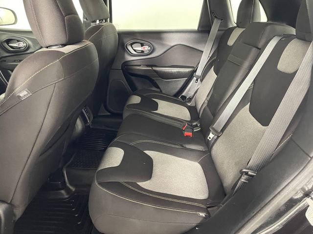 Used 2015 Jeep Cherokee Sport image 16