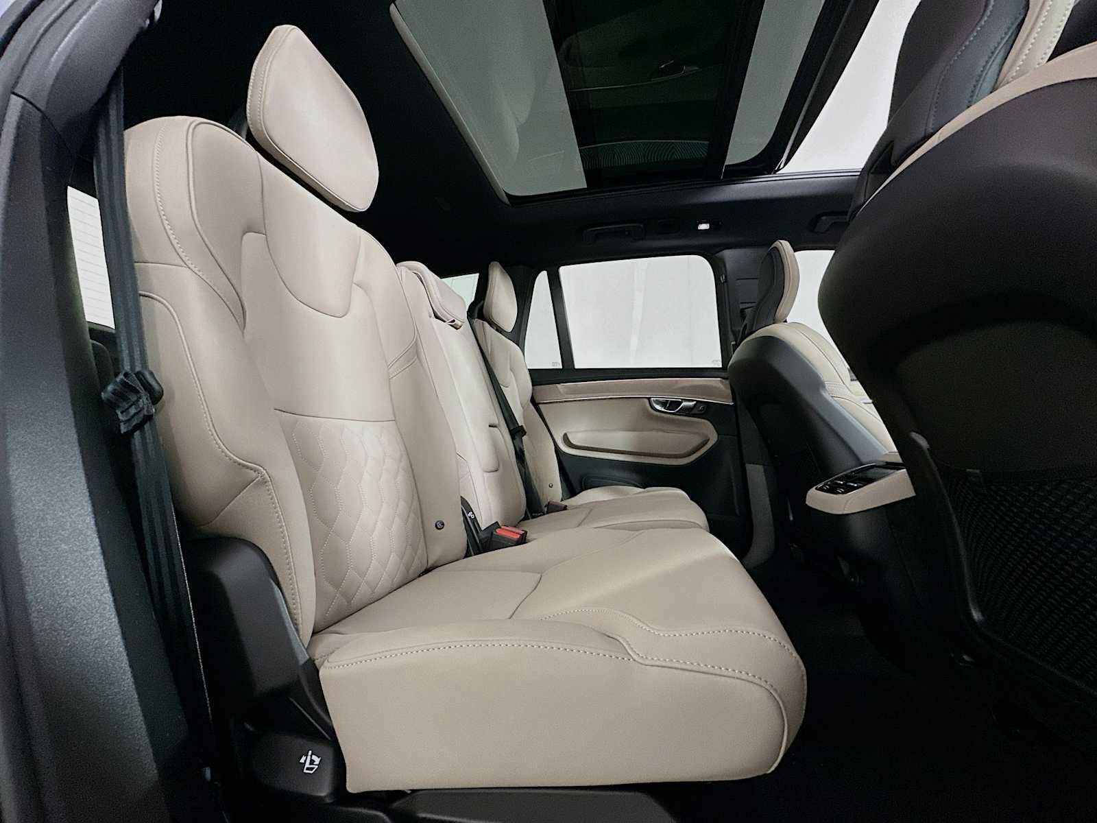 New 2026 Volvo XC90 B6 Plus w/ Protection Package Premier image 27