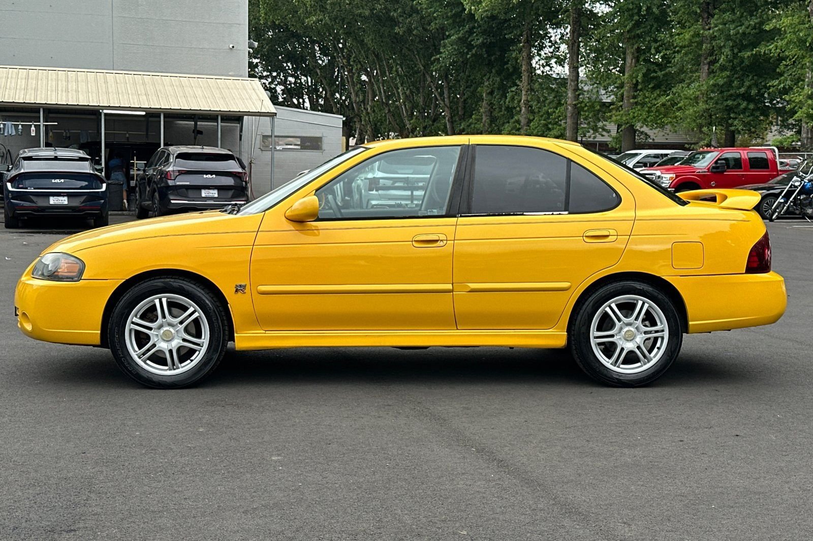Used 2006 Nissan Sentra SE-R w/ (J01) Sunroof Pkg FWD image 7