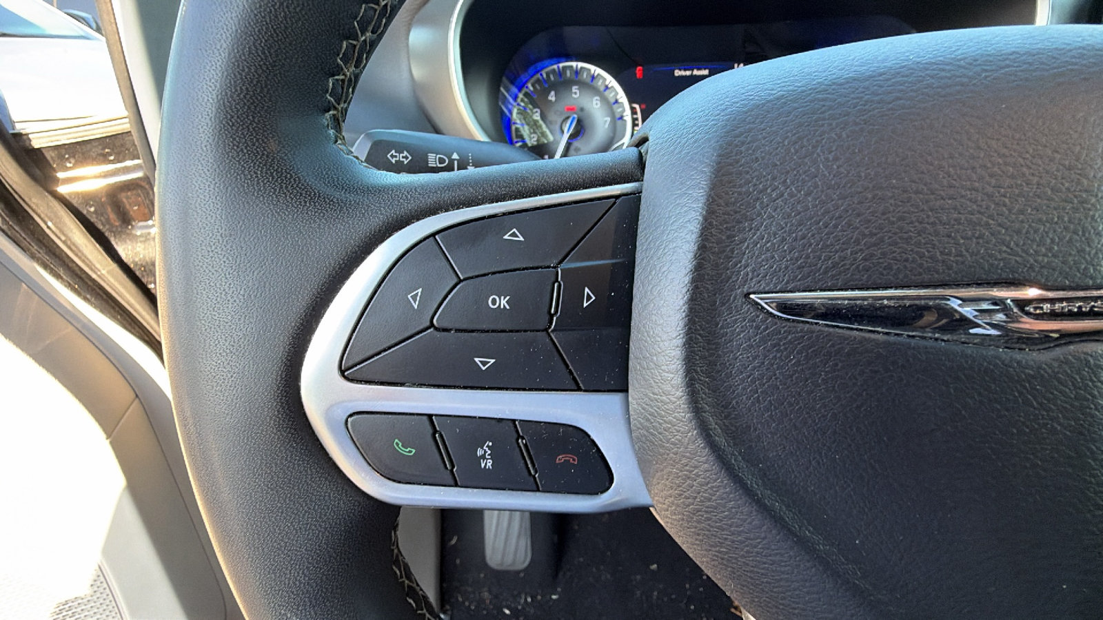 Used 2024 Chrysler Pacifica Touring-L FWD image 27