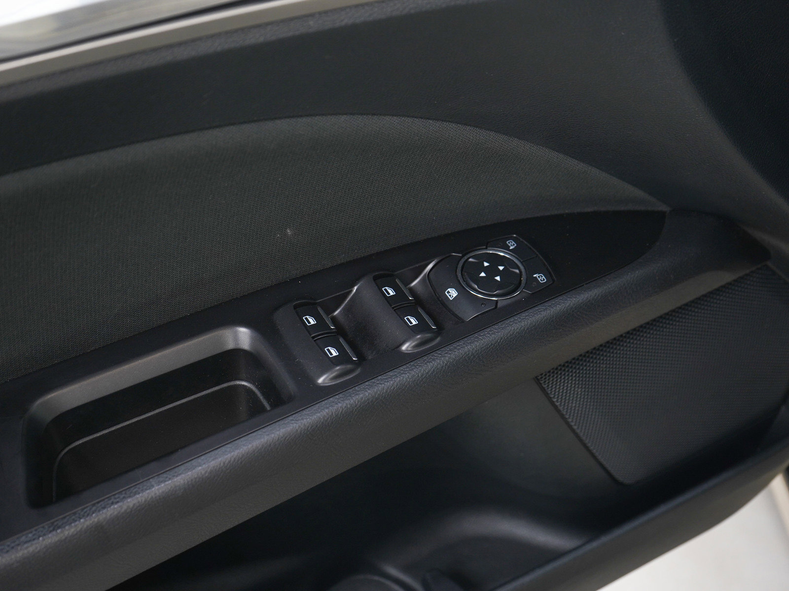 Used 2017 Ford Fusion SE w/ Fusion SE Technology Package image 20