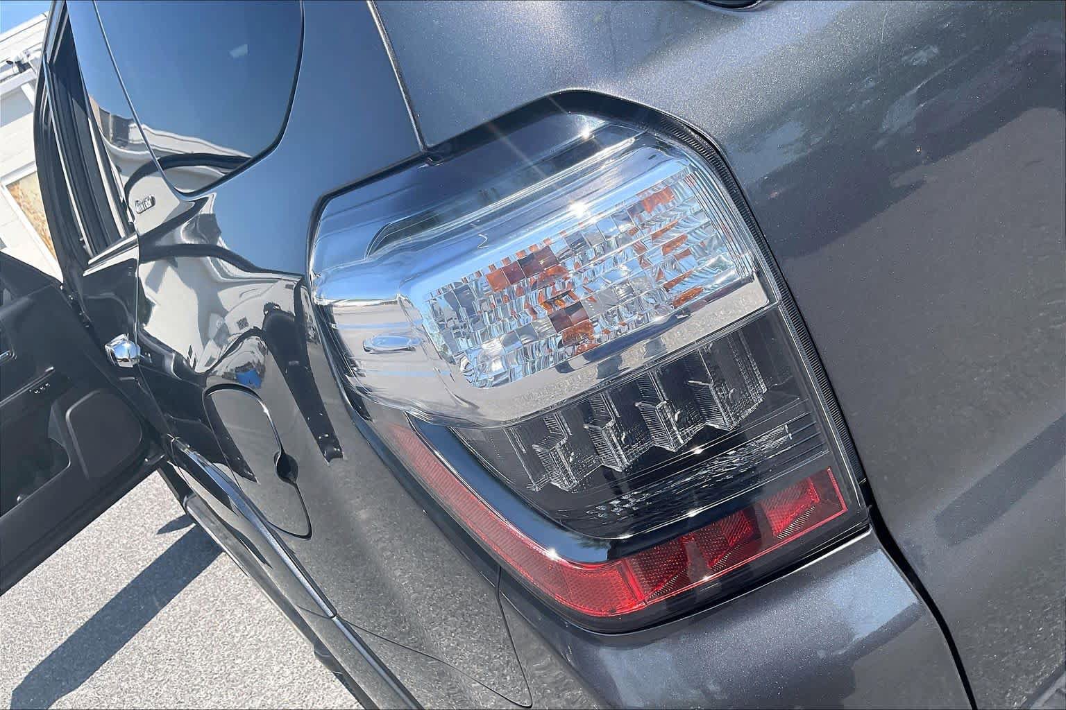 Used 2016 Toyota 4Runner Limited AWD/4WD image 29