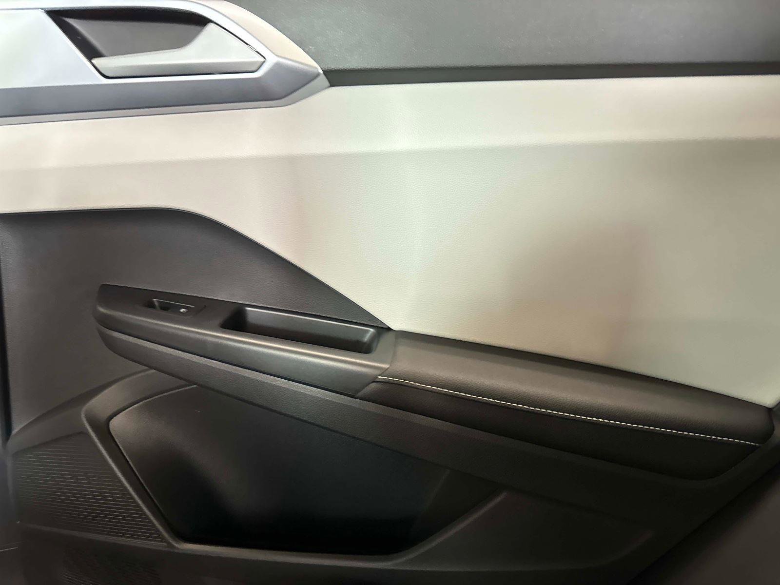 New 2026 Volkswagen Taos SE image 15