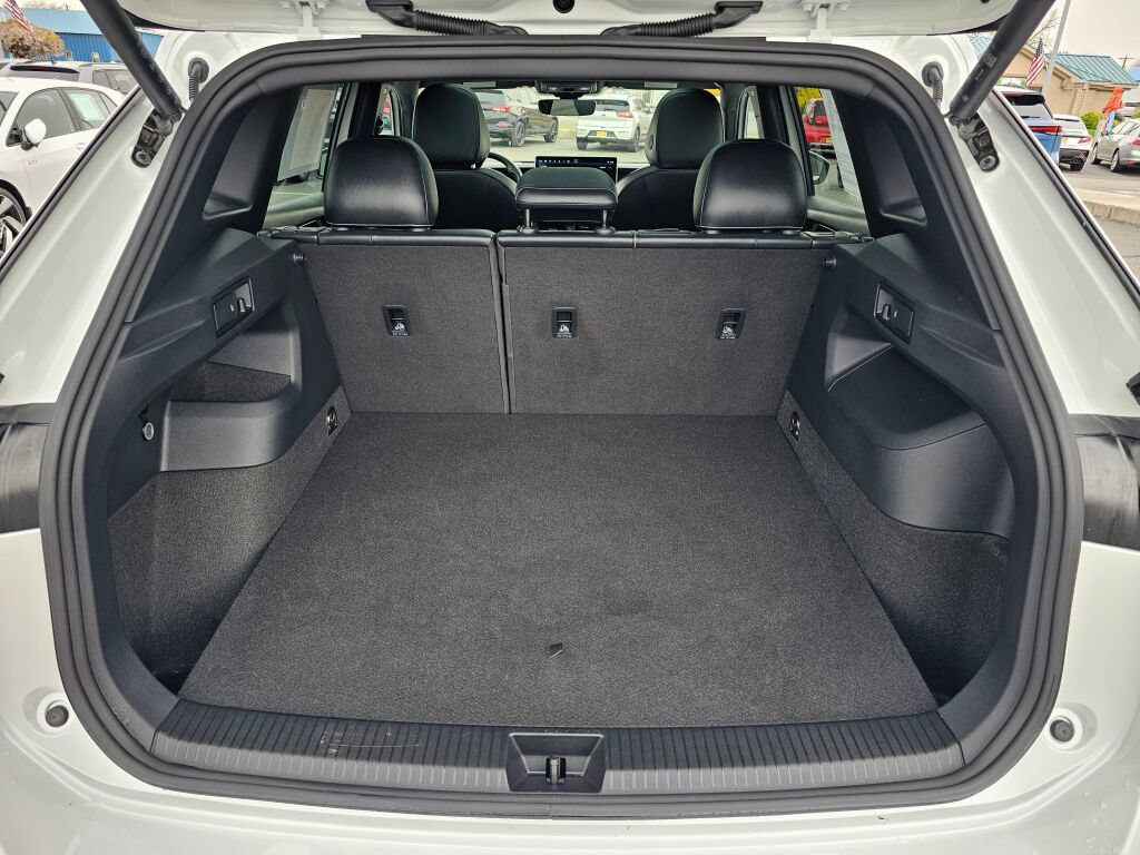 Certified 2025 Volkswagen Tiguan SEL R-Line AWD/4WD image 30