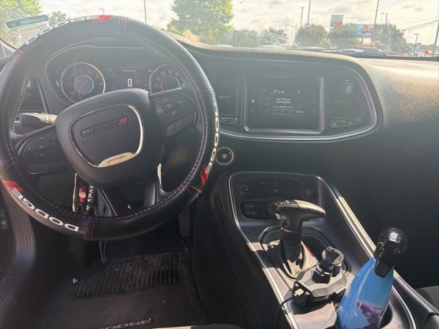 Used 2015 Dodge Challenger SXT RWD image 12