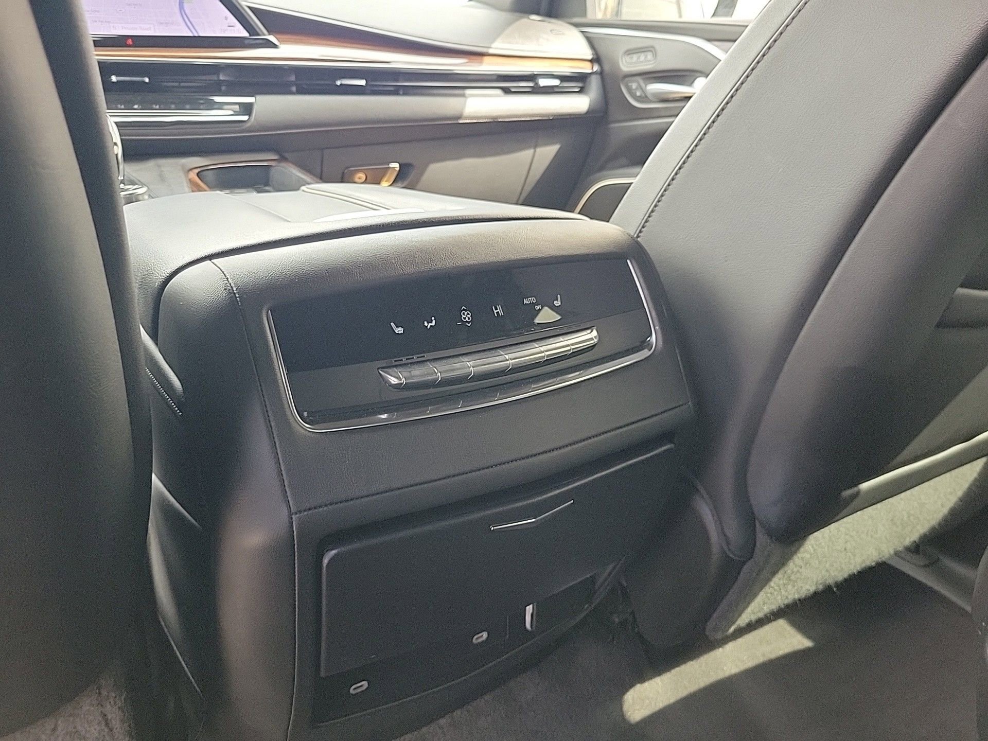 Used 2023 Cadillac Escalade ESV Premium Luxury image 27