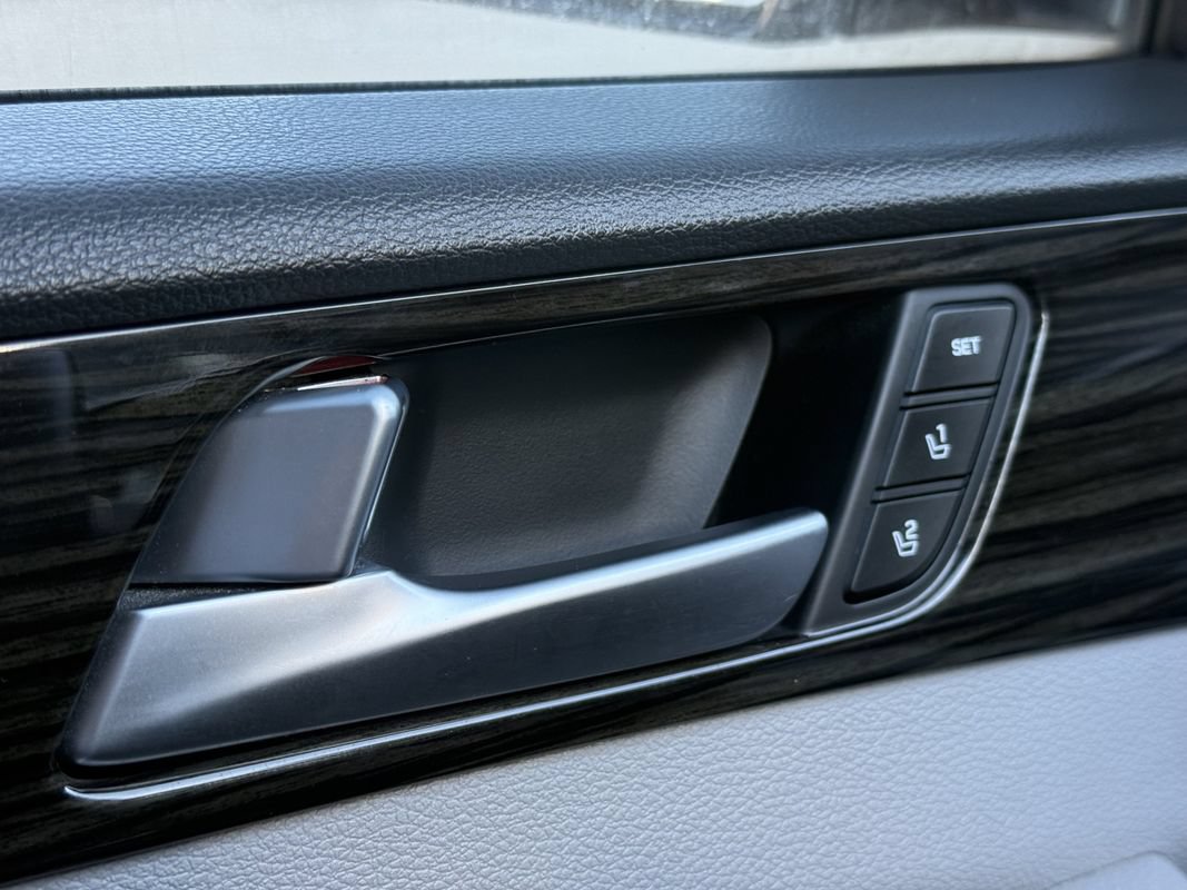 Used 2016 Hyundai Sonata Limited w/ Option Group 02 FWD image 8