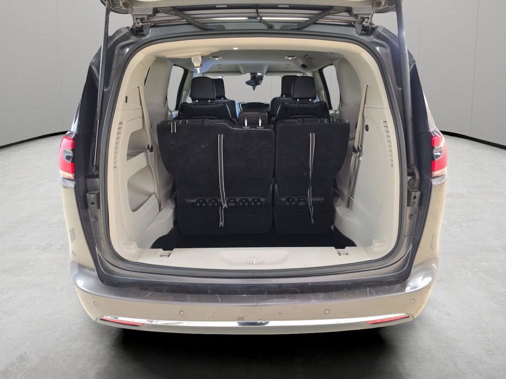 Certified 2023 Chrysler Pacifica Touring-L image 12