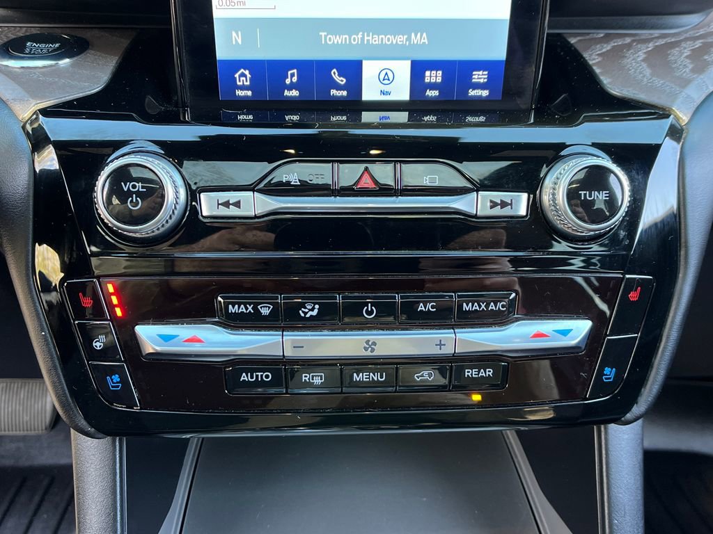 Used 2022 Ford Explorer Platinum w/ Equipment Group 601A AWD/4WD image 17