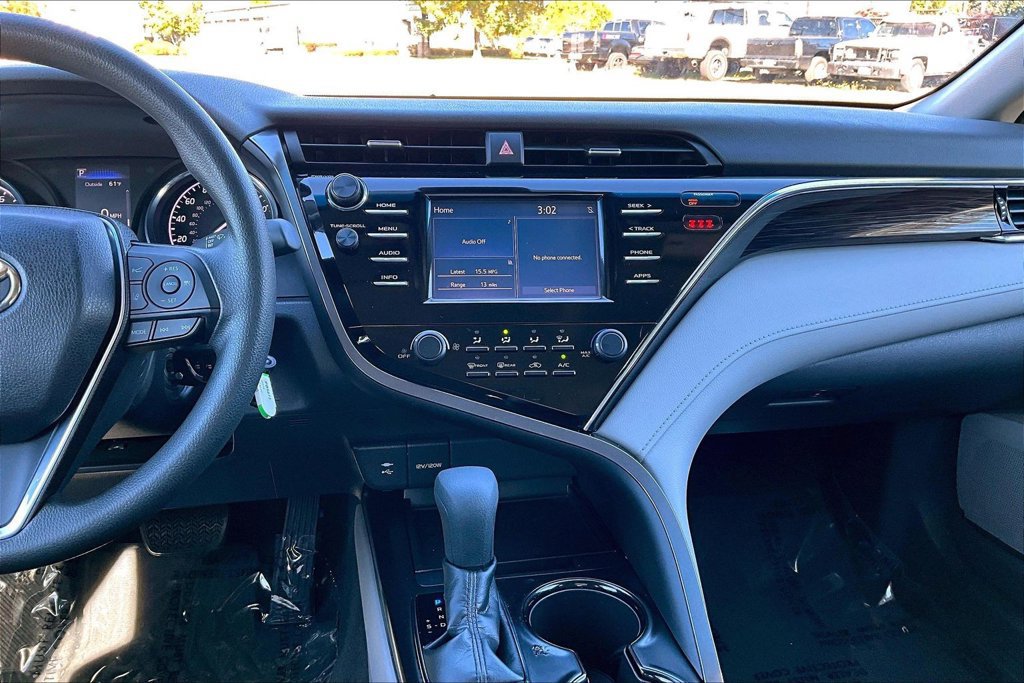 Used 2018 Toyota Camry LE FWD image 8