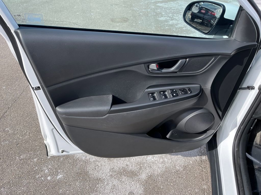 Used 2022 Hyundai Kona SE image 13