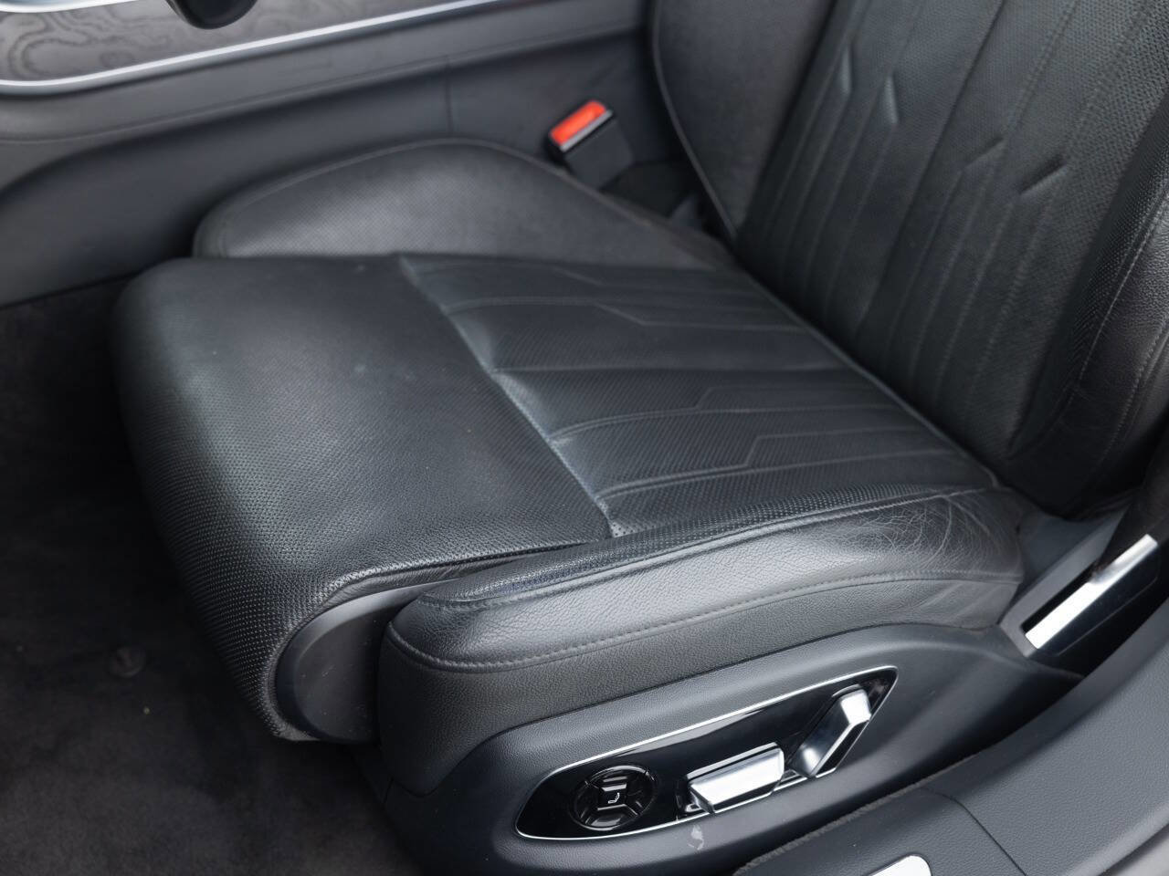 Used 2020 Audi A8 L 4.0T w/ Executive Package image 23