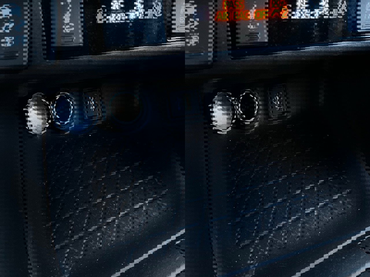 Used 2025 Toyota RAV4 XLE image 25