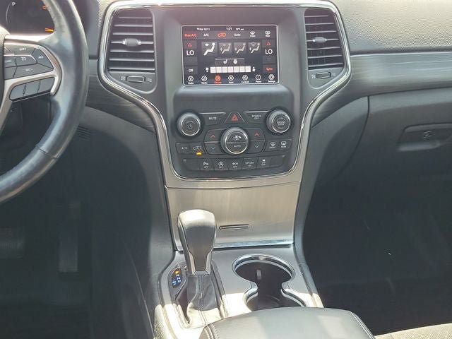 Used 2020 Jeep Grand Cherokee Laredo AWD/4WD image 26