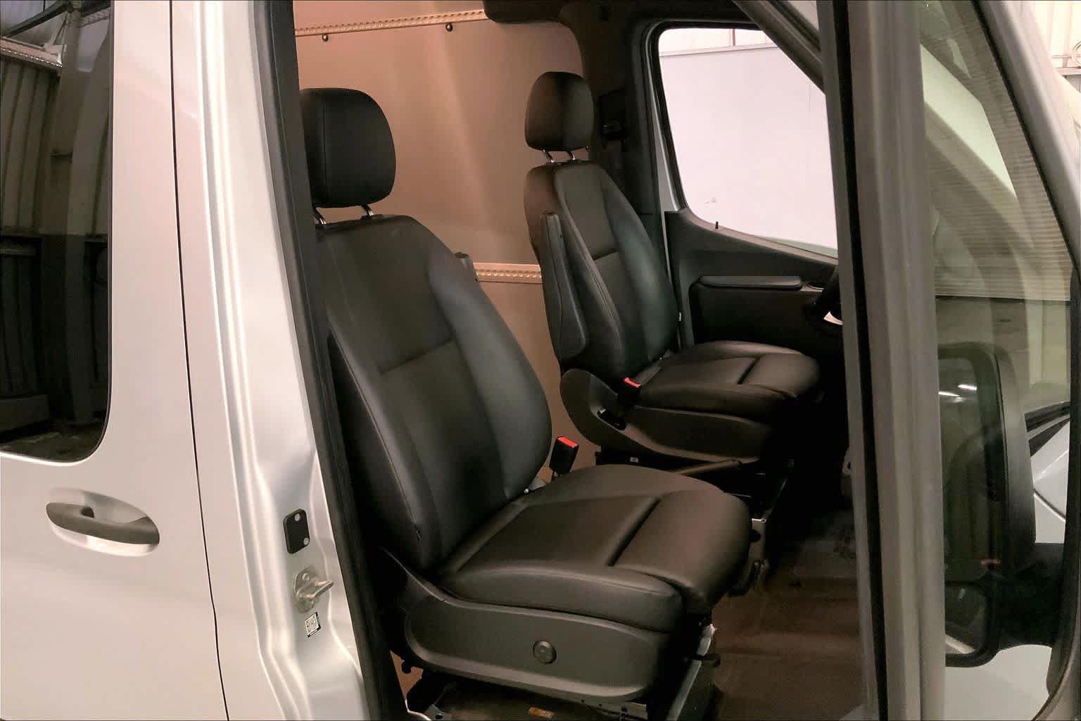 Used 2021 Mercedes-Benz Sprinter 2500 image 11