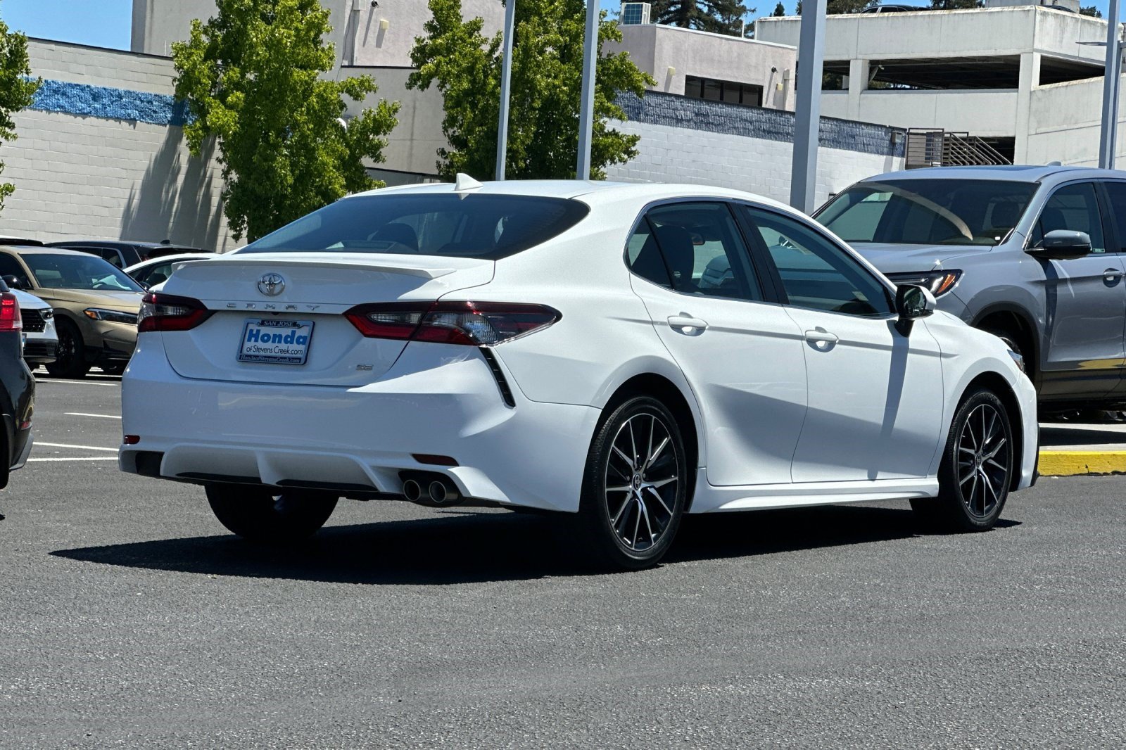 Used 2023 Toyota Camry SE FWD image 8