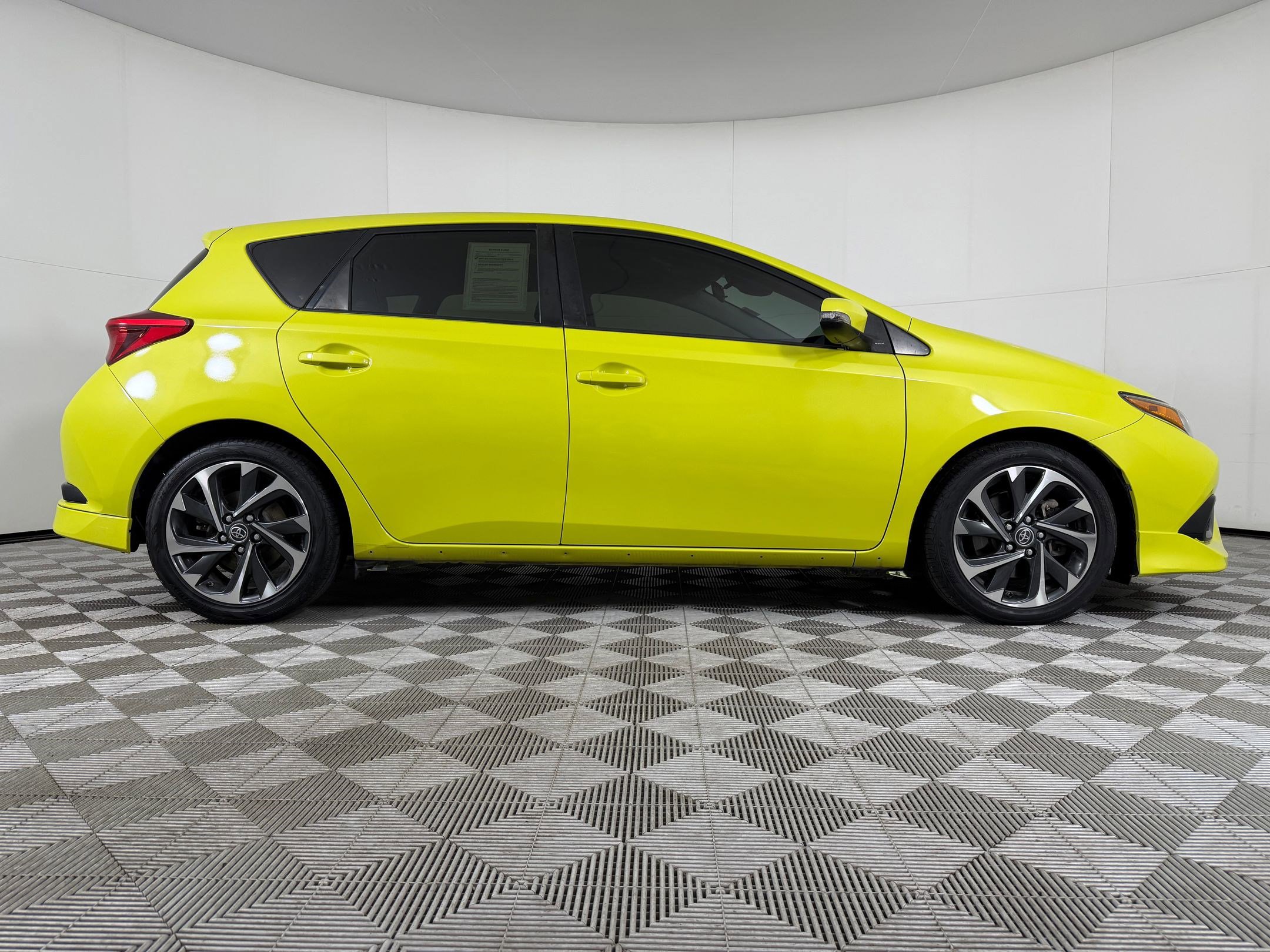 Used 2018 Toyota Corolla iM w/ Carpet Mat Package (TMS) FWD image 7