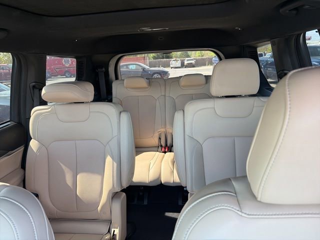 Used 2023 Jeep Grand Cherokee L Limited w/ Luxury Tech Group II image 11