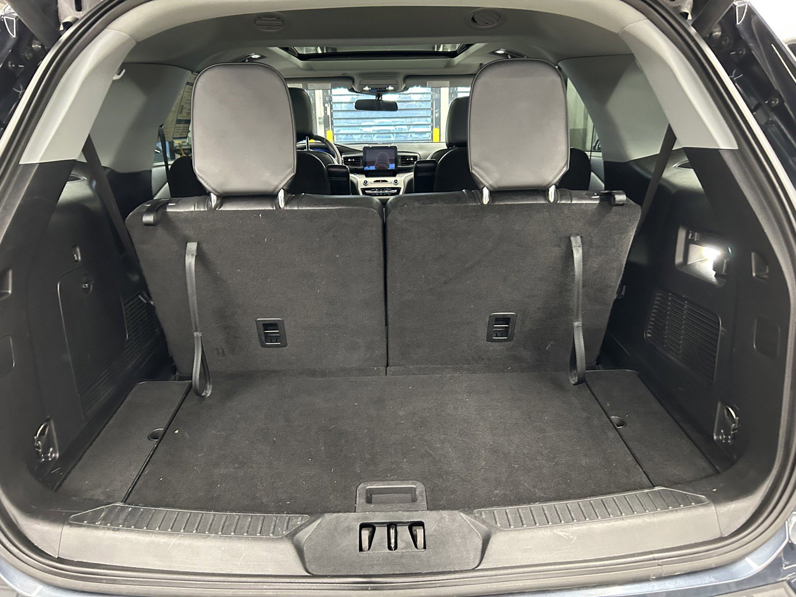 Used 2022 Ford Explorer XLT w/ Equipment Group 202A image 15