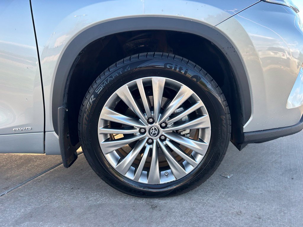 Used 2022 Toyota Highlander Platinum AWD/4WD image 35