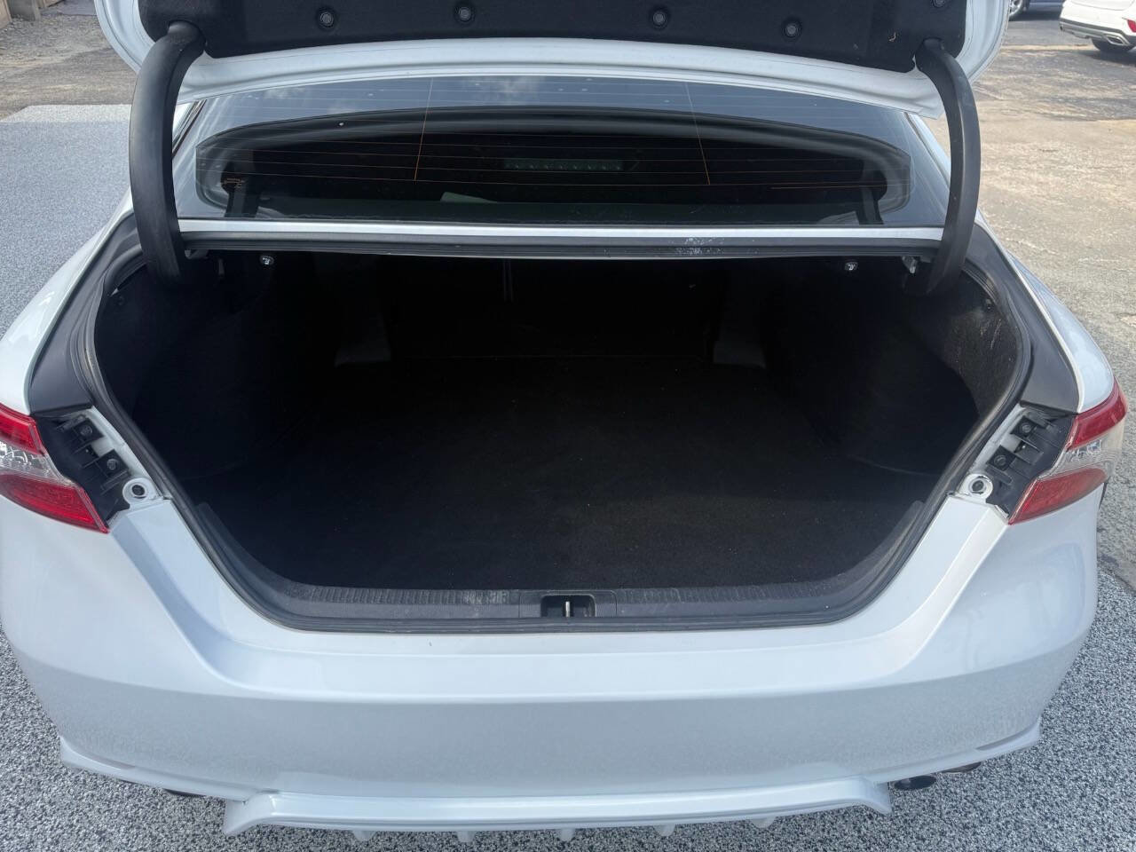 Used 2019 Toyota Camry XSE image 9